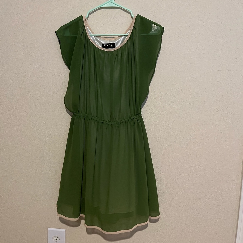 Tixdy Green Dress with cream lining. From a clean and smoke-free home. EUC.